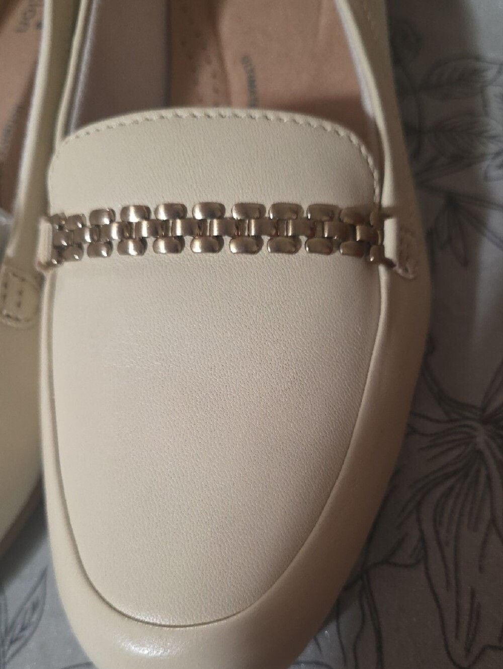 Clarks Cream Loafers with Gold Chain Trim - Picture 2 of 9